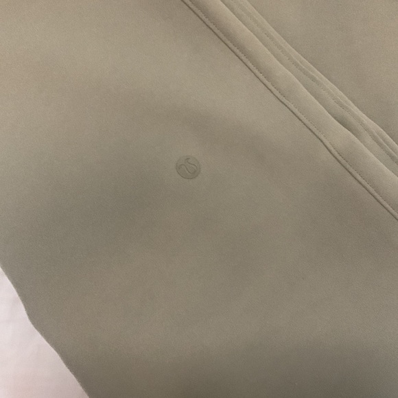 Lululemon On the Fly woven crop 23” size 4 - Picture 7 of 9